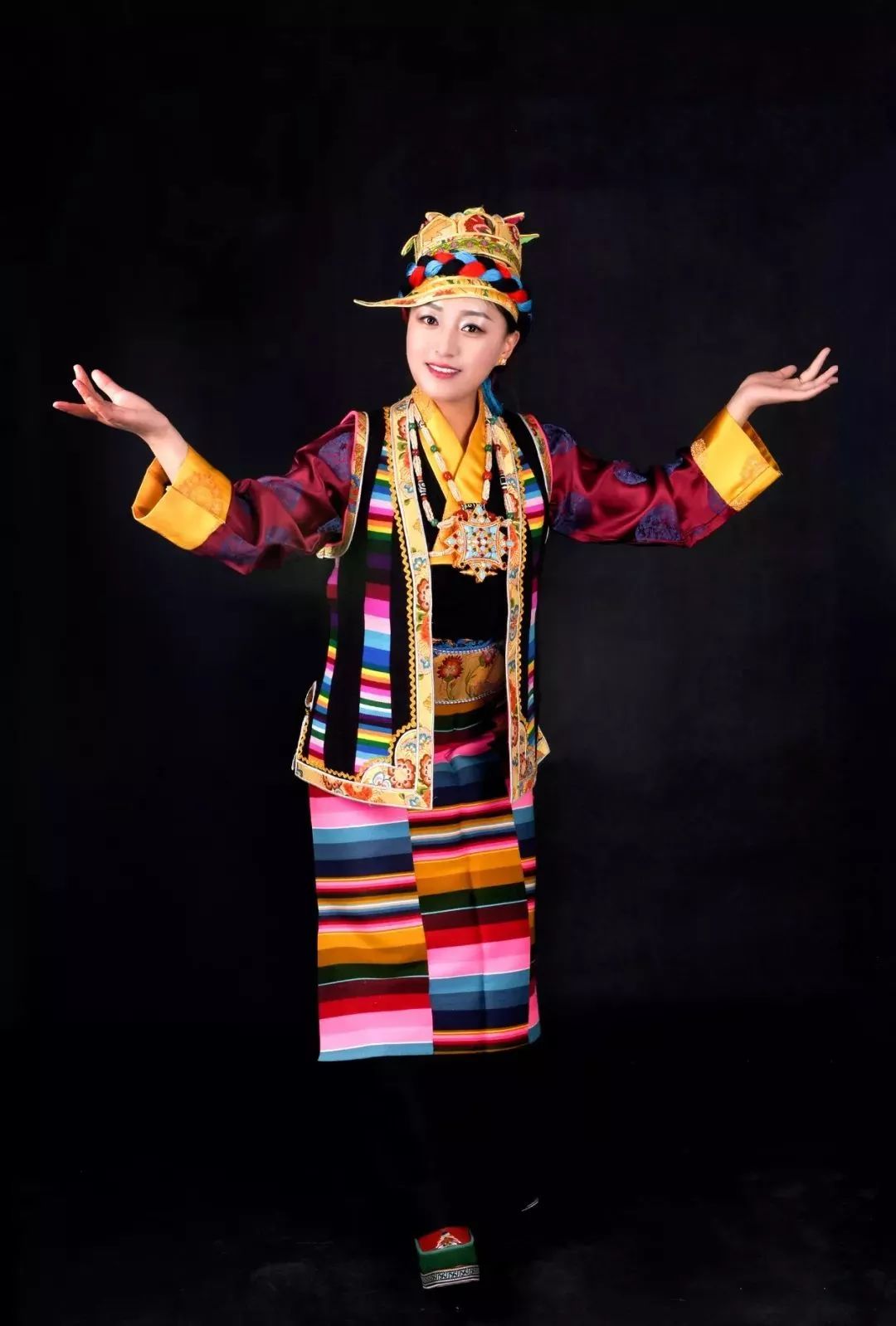 藏族服装女贵族藏袍西藏旅游少数民族风写真风藏式舞蹈演出服-阿里巴巴