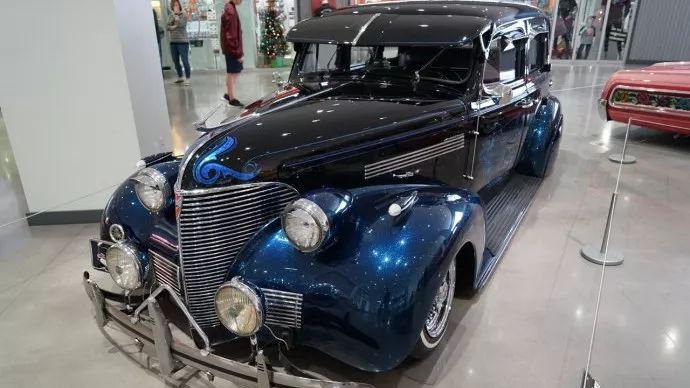 洛杉矶彼得森汽车博物馆游记（上）你没见过这些令人炫目的汽车