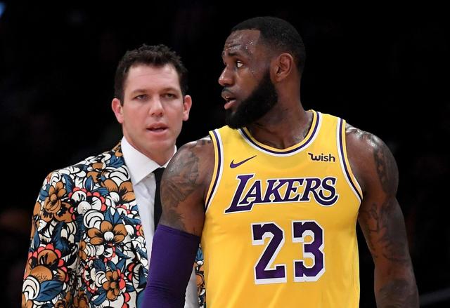 宣布离队!刚刚传来湖人队最新消息,网友:湖人终