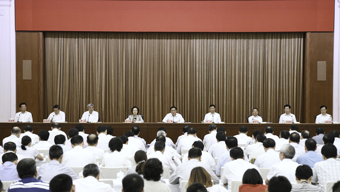 早日建成令人向往的生态之城!全市生态环境保护大会上，书记市长划重点