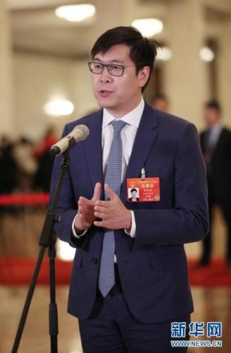 3月8日,十三届全国人大二次会议在北京人民大会堂举行第二次全体会议。这是全国人大代表姚劲波在“代表通道”接受采访。 新华社记者 金立旺 摄 图片来源:新华网 3月8日,十三届全国人大二次会议在北京人民大会堂举行第二次全体会议。这是全国人大代表姚劲波在“代表通道”接受采访。 新华社记者 金立旺 摄 图片来源:新华网