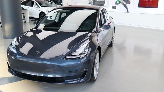 特斯拉高管急了，要求Model 3日产量300辆以上