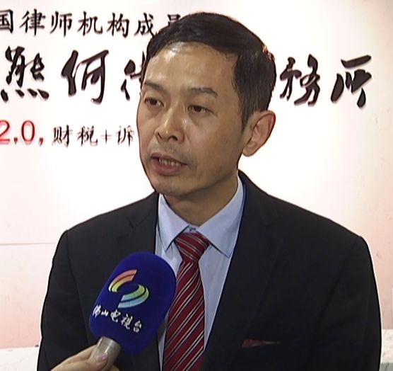 奔驰女车主维权成功!记者调查佛山情况,发现汽