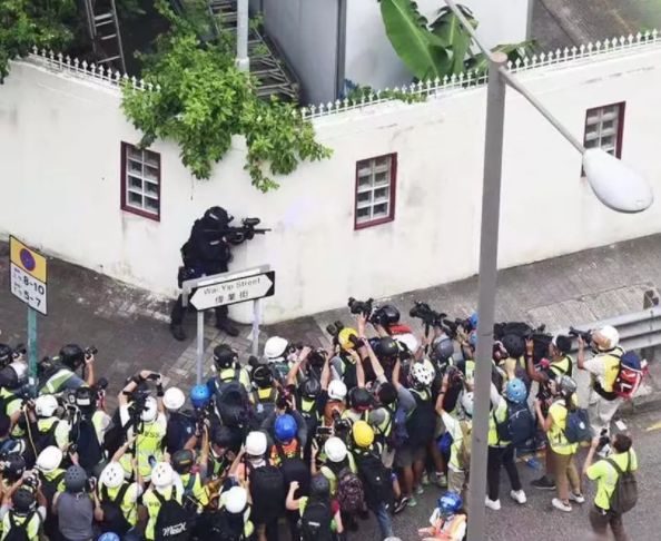 鹿鼎娱乐客户端下载 手机厂商扎堆“造芯” 国内爆发装备“芯片”赛
