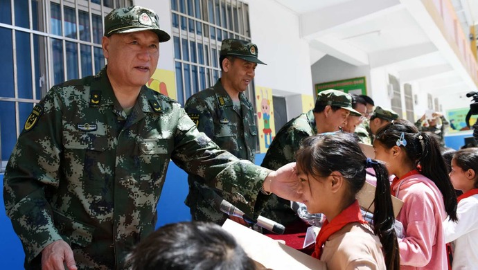 武警上海总队司令为啥来云南种起了草药