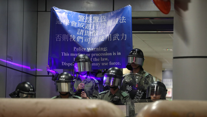 网上视频赌博_4AM退场小细节,韦神给PGC现场所有人深深鞠躬,看到这一幕泪目了