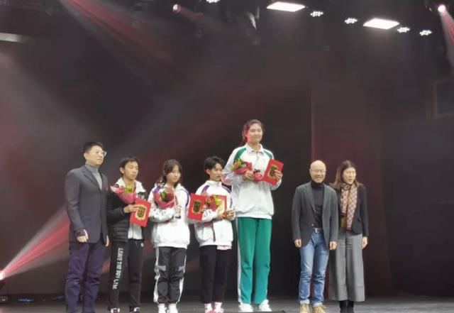 篮坛“女姚明”!13岁身高2.21米,中国女篮这是要称霸?