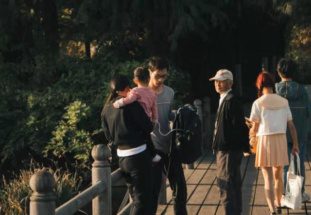 赶考路上遇2岁男童落水 大学生下水救起继续赴考