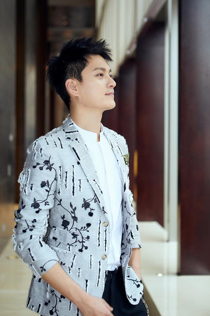 《飞驰人生》刘帅良颠覆出演禁欲系男神