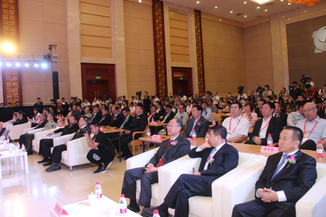 李小鹏：坚持科技创新建设交通强国 为人类贡献中国交通智慧