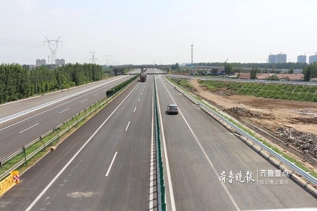 滨莱高速淄博西至莱芜段,改扩建工程右幅顺利通车