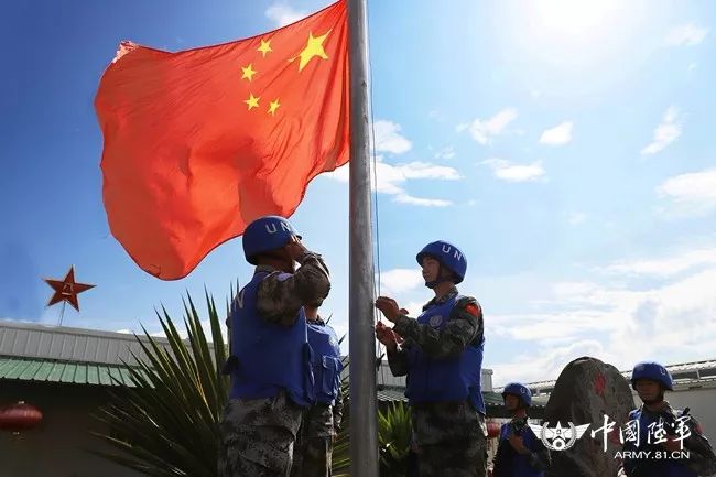 我是中国人民解放军陆军今天我为祖国升旗
