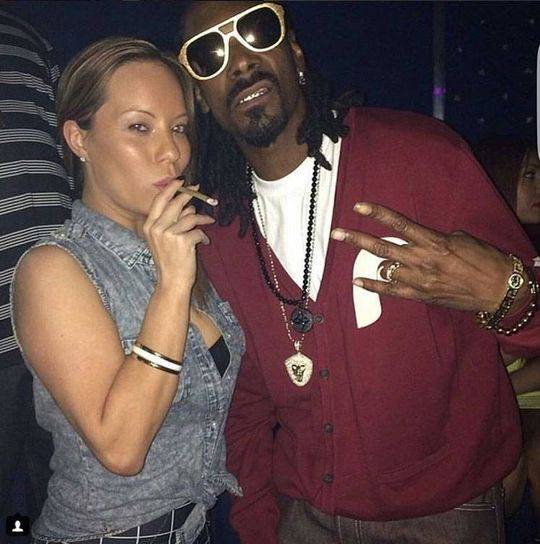 维罗妮卡与史努比·狗狗（Snoop Dogg）。