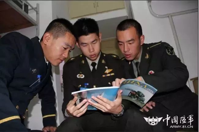 巴西、加拿大、埃及等11个国家军事院校的学员代表陆续抵达南京……