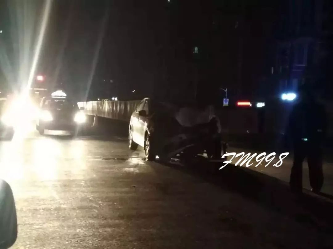 哈市凌晨连发事故多车受损,三厢变两厢……车辆几近报废!(视频)