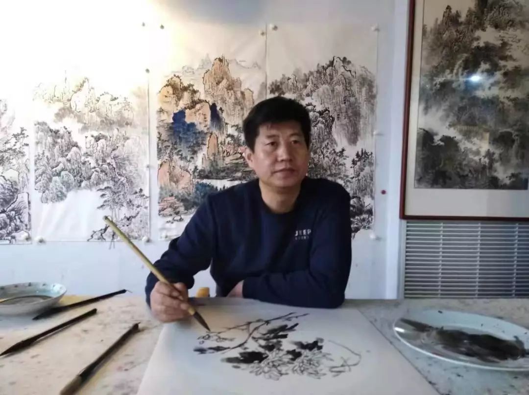 "复复东与西—威海画家周君发和他的西藏风情人物画