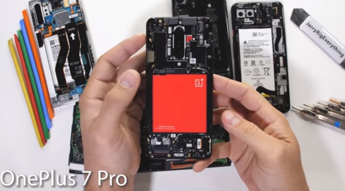 厂商推出伪透明后壳 让手机秒变“限量探索版”