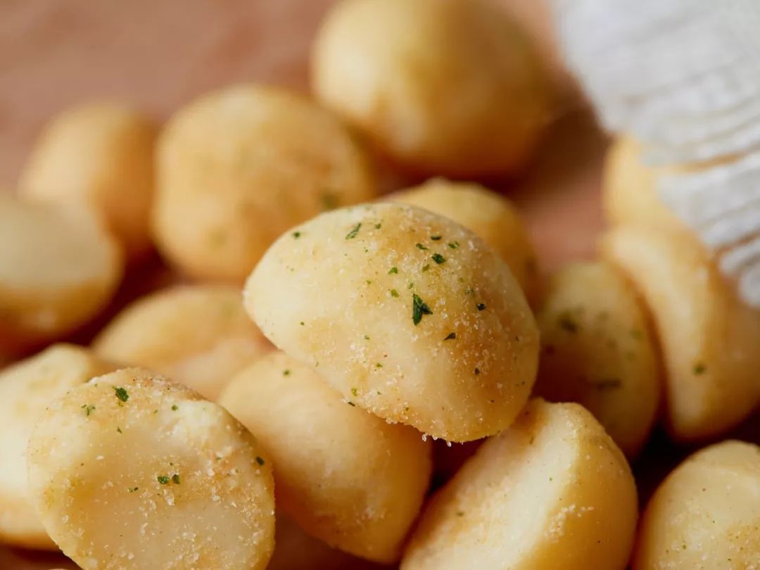 长在火山泥里的夏威夷果,不用剥壳,好好吃!