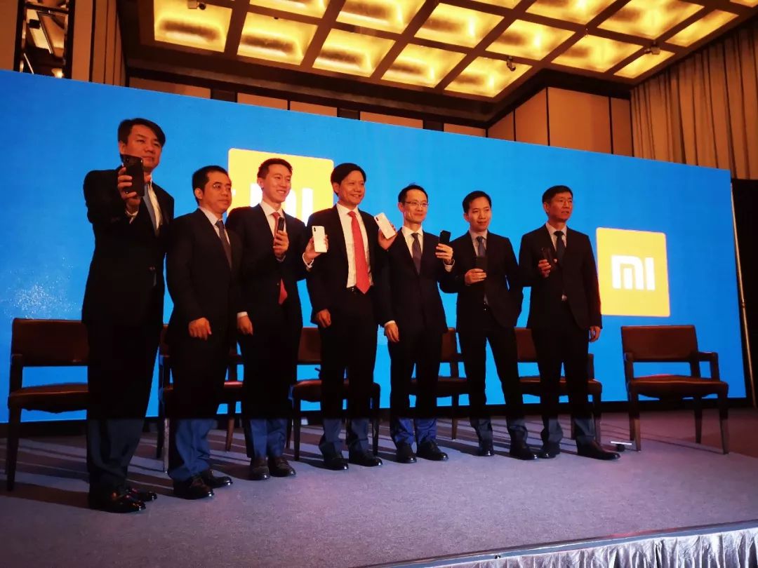 小米在港招股 雷军:小米是个新物种 成长空间有十倍
