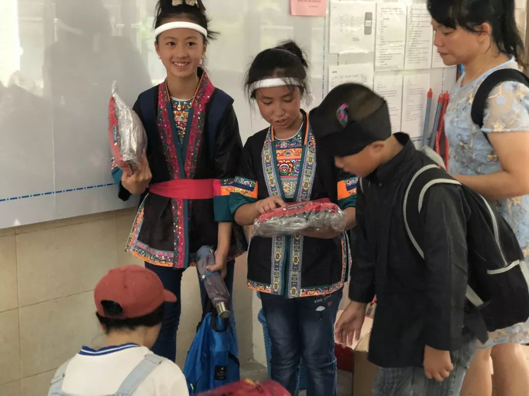 网红猪肉男孩带着他的小伙伴们出山啦!--20