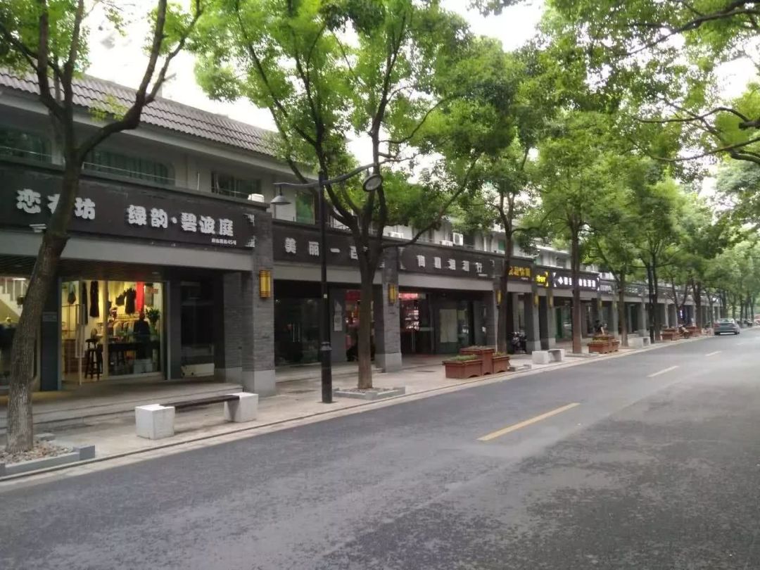 中国的街道都被"统一店招"毁了,说好的审美呢?