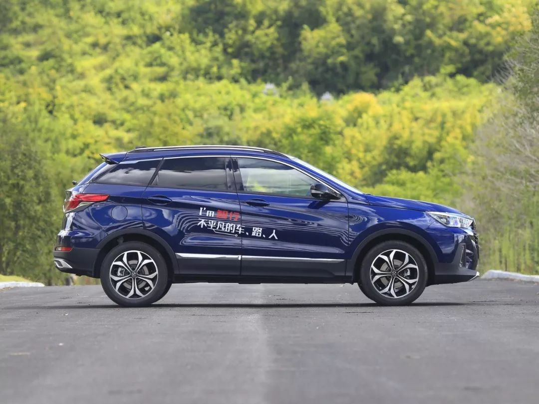 1.5T+CVT,10万内这台全新国产SUV,内饰很有“奔驰味”!