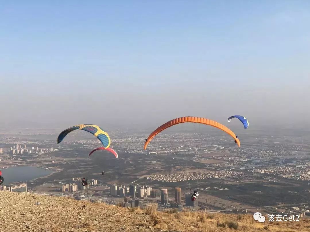 她向老板请了一年假,背着滑翔伞在天上环球旅行 ∣ 该去 · 游
