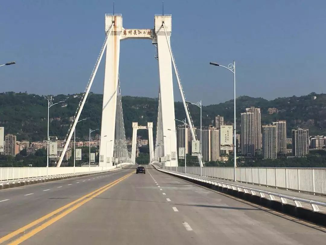 山水桥都，看重庆！20年前修建的万州长江二桥，因公交车坠江加固-今日头条