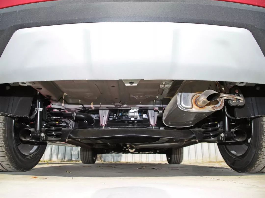 10万内买第一台SUV,近期这台很火,外形漂亮、空间大!