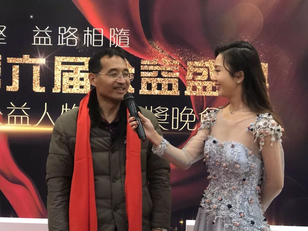 河北第六届公益盛典美爆!晚报记者南开宇当选