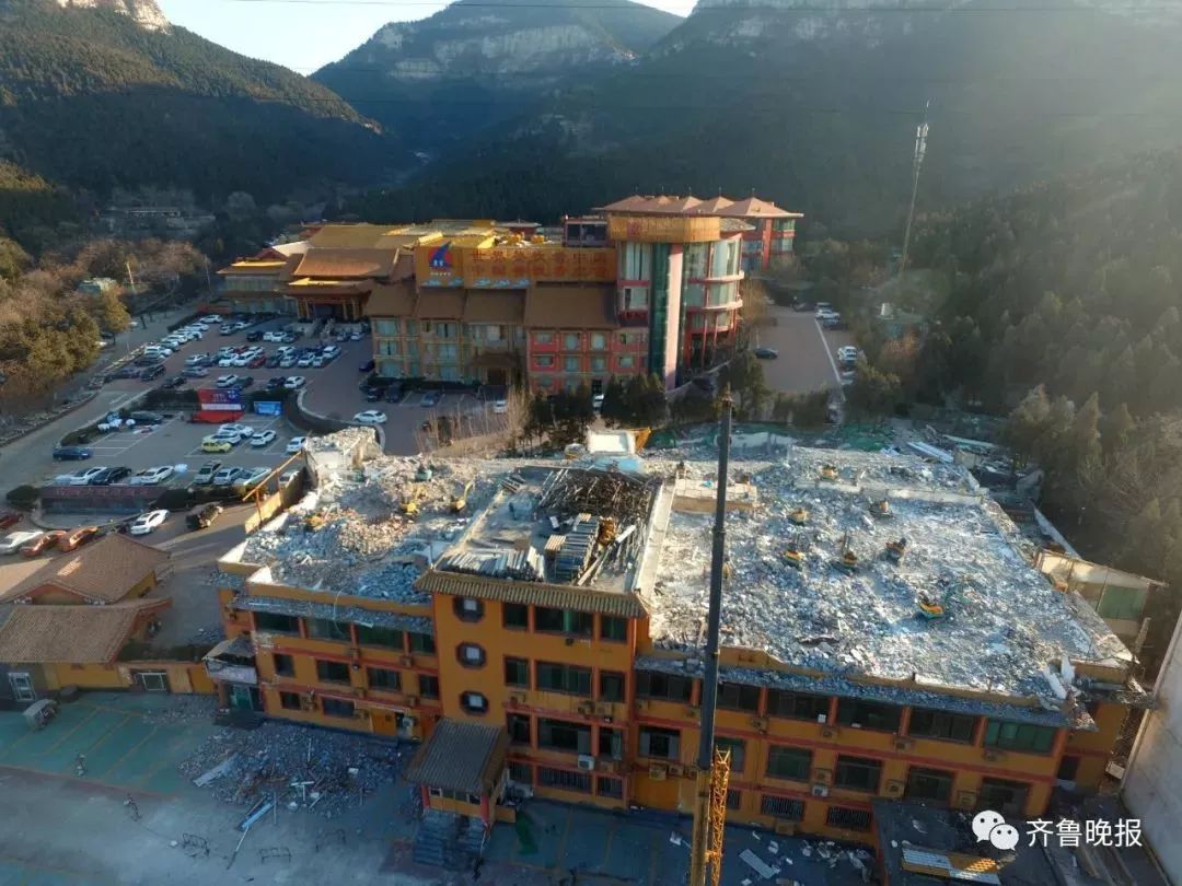 今天！曾经的“婚宴酒店”代名词济南鱼翅皇宫大酒店违建拆了！