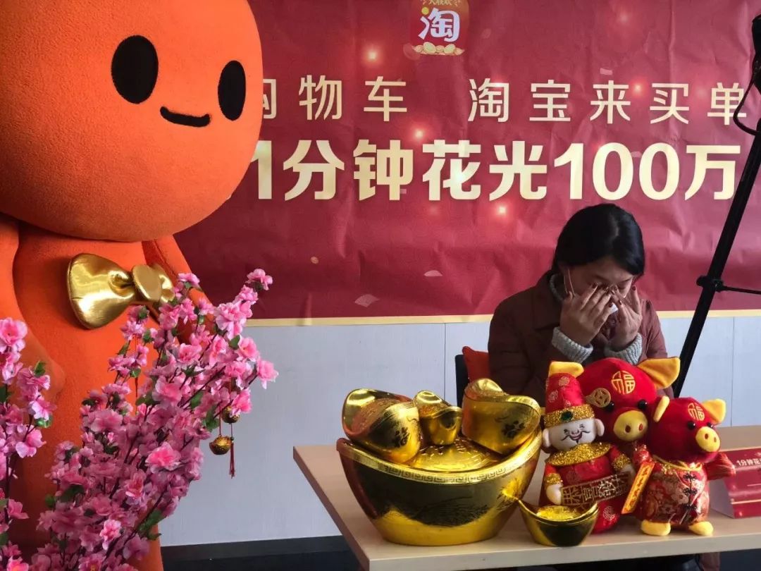 因修行李箱放弃百万大奖 成都郭女士火了