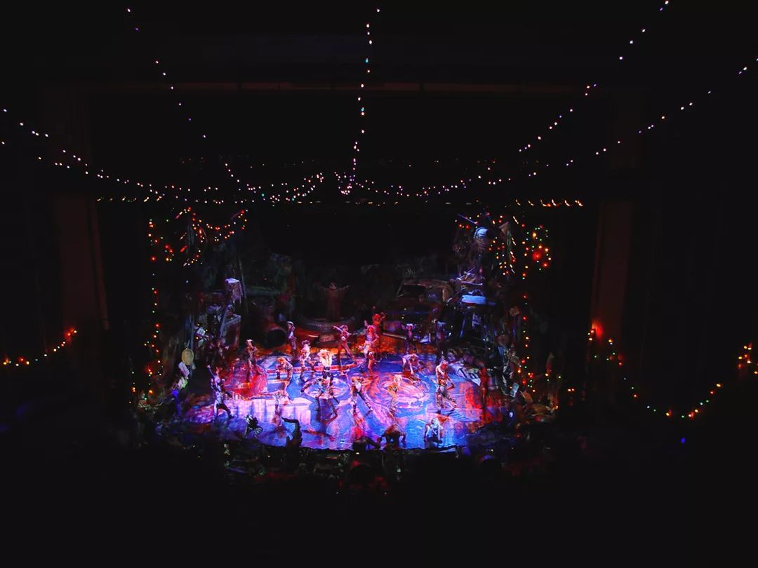 从《猫》、《剧院魅影》到《摇滚学校》,一个跨越16年的“首演之约” 从《猫》、《剧院魅影》到《摇滚学校》,一个跨越16年的“首演之约”