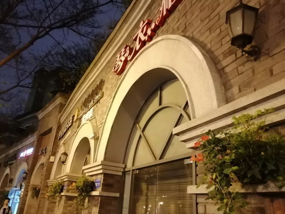 荣耀20i发布，新鲜出炉的小姐姐自拍来啦！