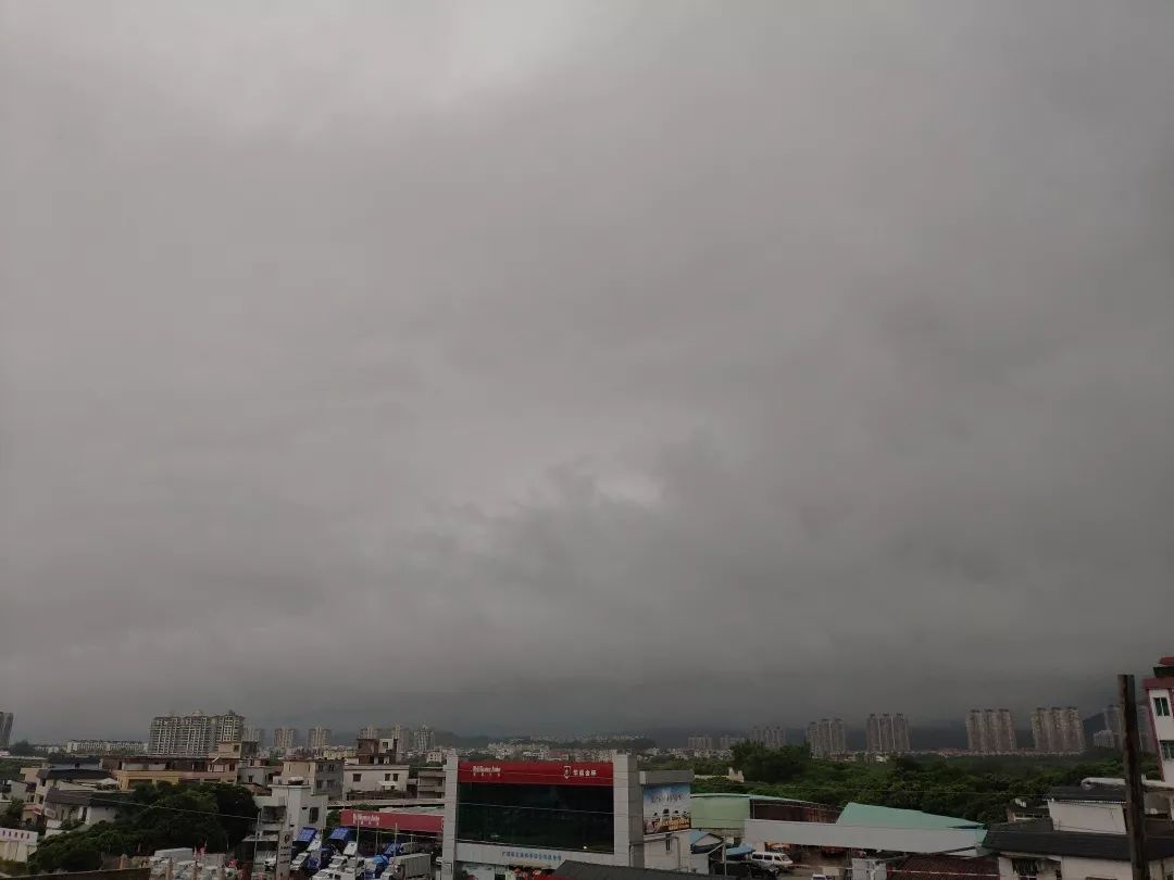 暴雨红色预警!雷暴雨 冰雹 8级大风组团来袭!坏天气将持续到