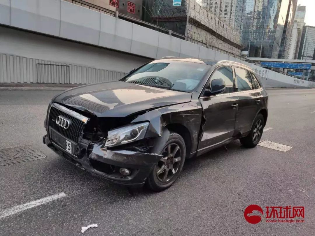环球网:港铁被焚触目惊心 环球网:港铁被焚触目惊心
