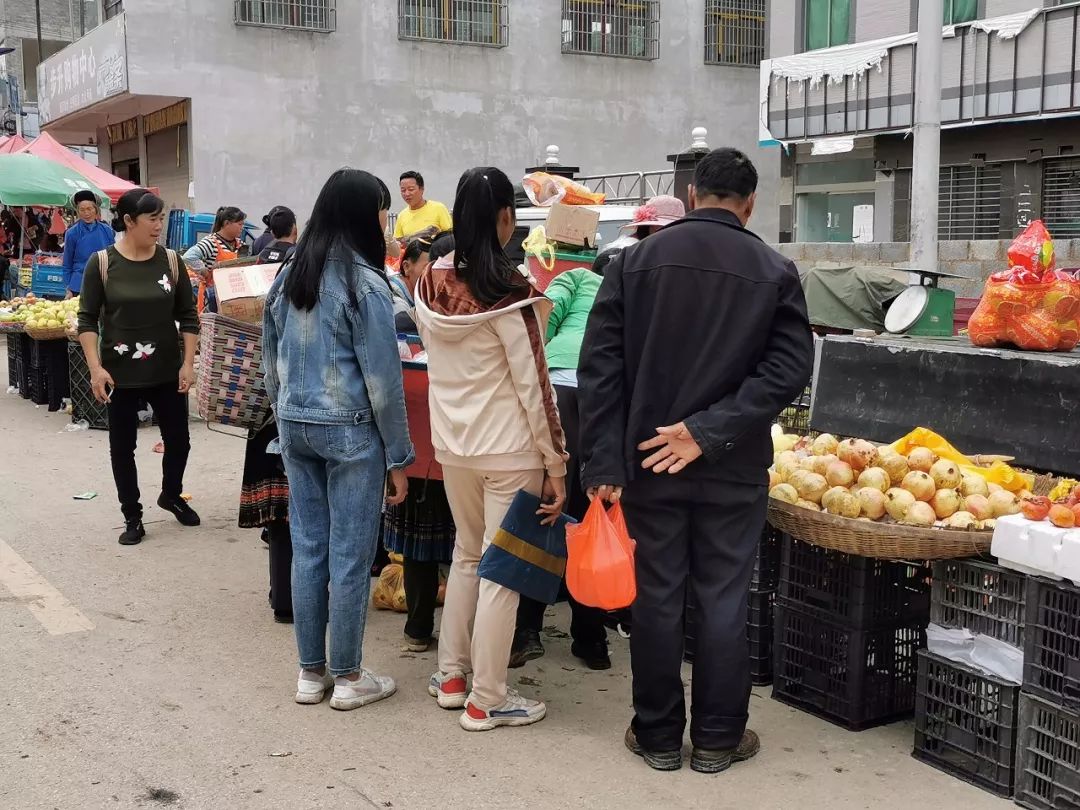 国庆记者返乡观察:新电商时代,网购成外出农民工与留守家人情感纽带