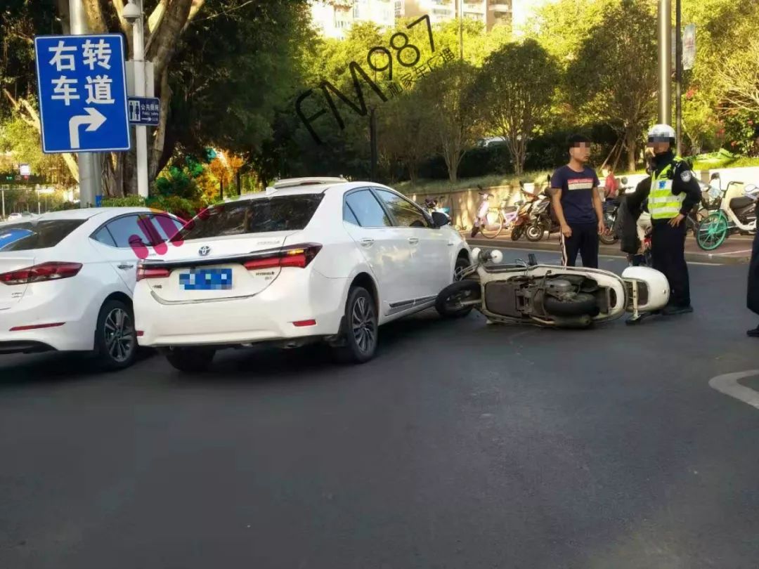 突发!福州一警用摩托和私家车发生事故,骑警受伤,司机喊冤!