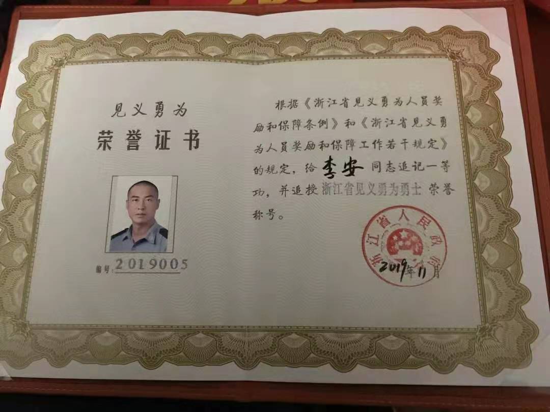 澳门注册送注册金·幼儿园4岁女童被老师一脚踹倒,看了监控视频后,孩子妈打了老师一巴掌