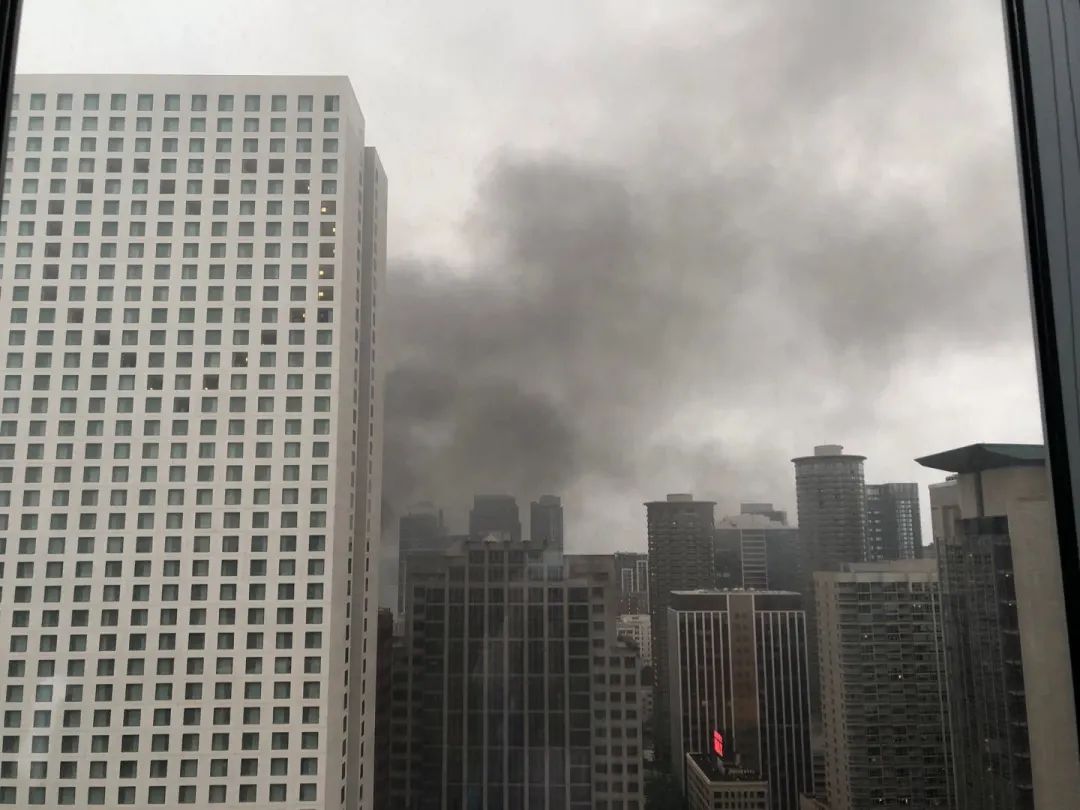 从Roxanne家窗外望去的天空 受访者供图