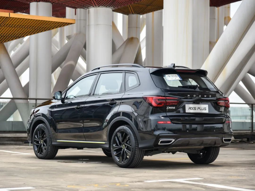 10万出头高性价比SUV!长安CS75 PLUS对比荣威RX5 PLUS!