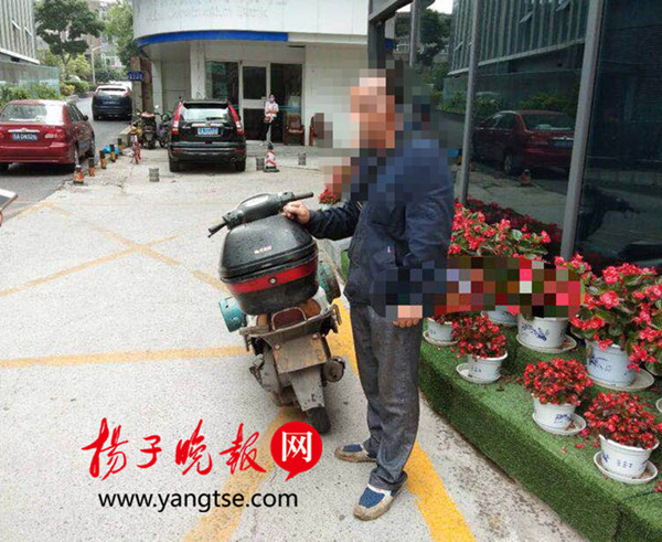 低价网购有牌有证摩托车上路,涉嫌套牌无证驾