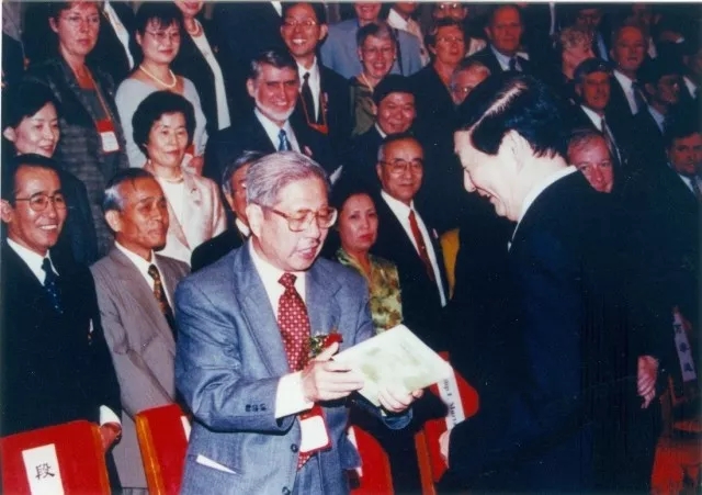 1987年11月,南开与SOA签订合作协议 本文图片均来自“南开大学金融学院”微信公众号