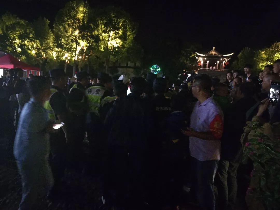 国庆节龙门古镇有人贩子抢小孩?结果是乌龙(图)