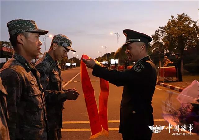"精武"勇士刚凯旋,转身奔向新兵营!