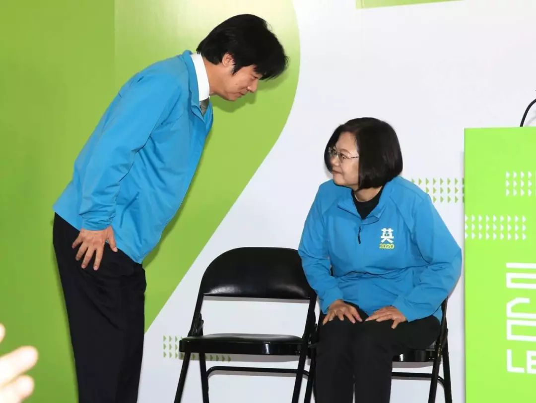 赖清德(左)蔡英文(右)(图源:台湾《联合报》)