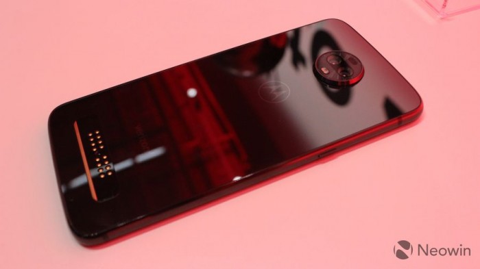 [图]首款5G手机Moto Z3现场真机上手