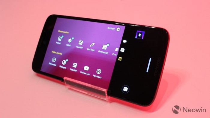 [图]首款5G手机Moto Z3现场真机上手
