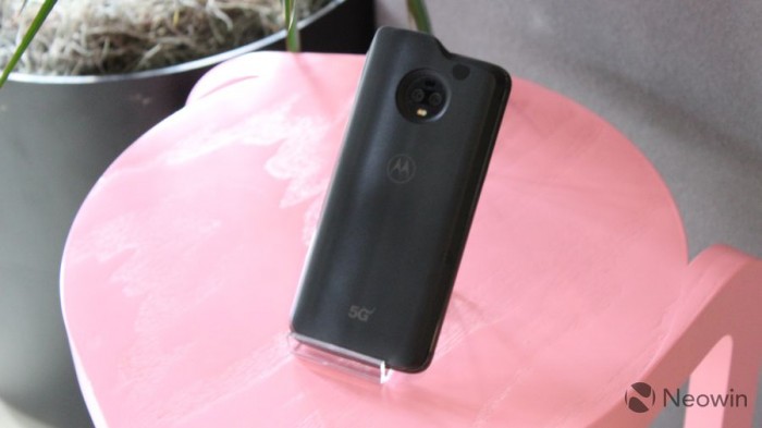 [图]首款5G手机Moto Z3现场真机上手