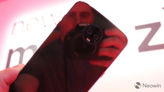 [图]首款5G手机Moto Z3现场真机上手